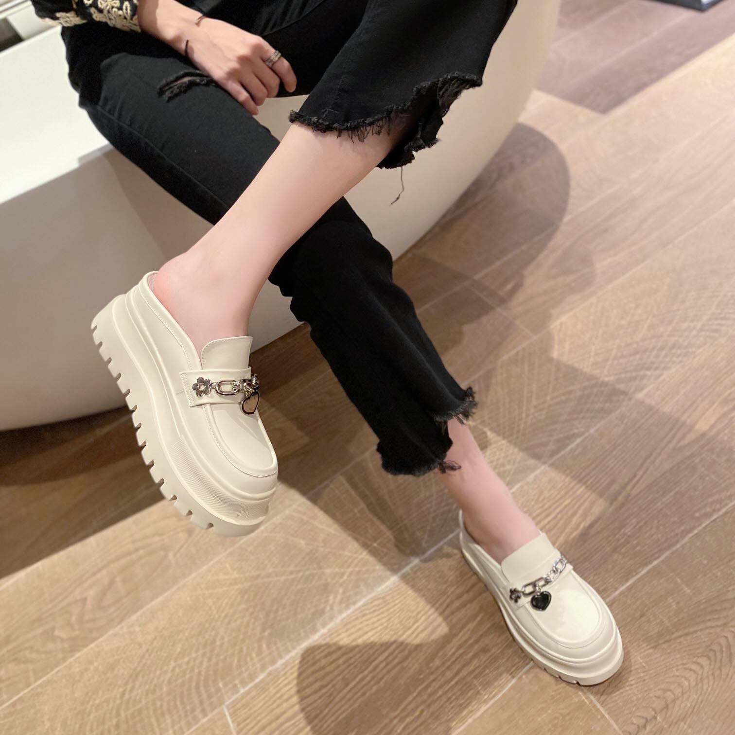 Spring and Summer 2023 New Invisible Elevated Muffin Shoes Personalized Metal Women's Slippers Genuine Leather Fashion Korean Style Bag Head Women's Shoes