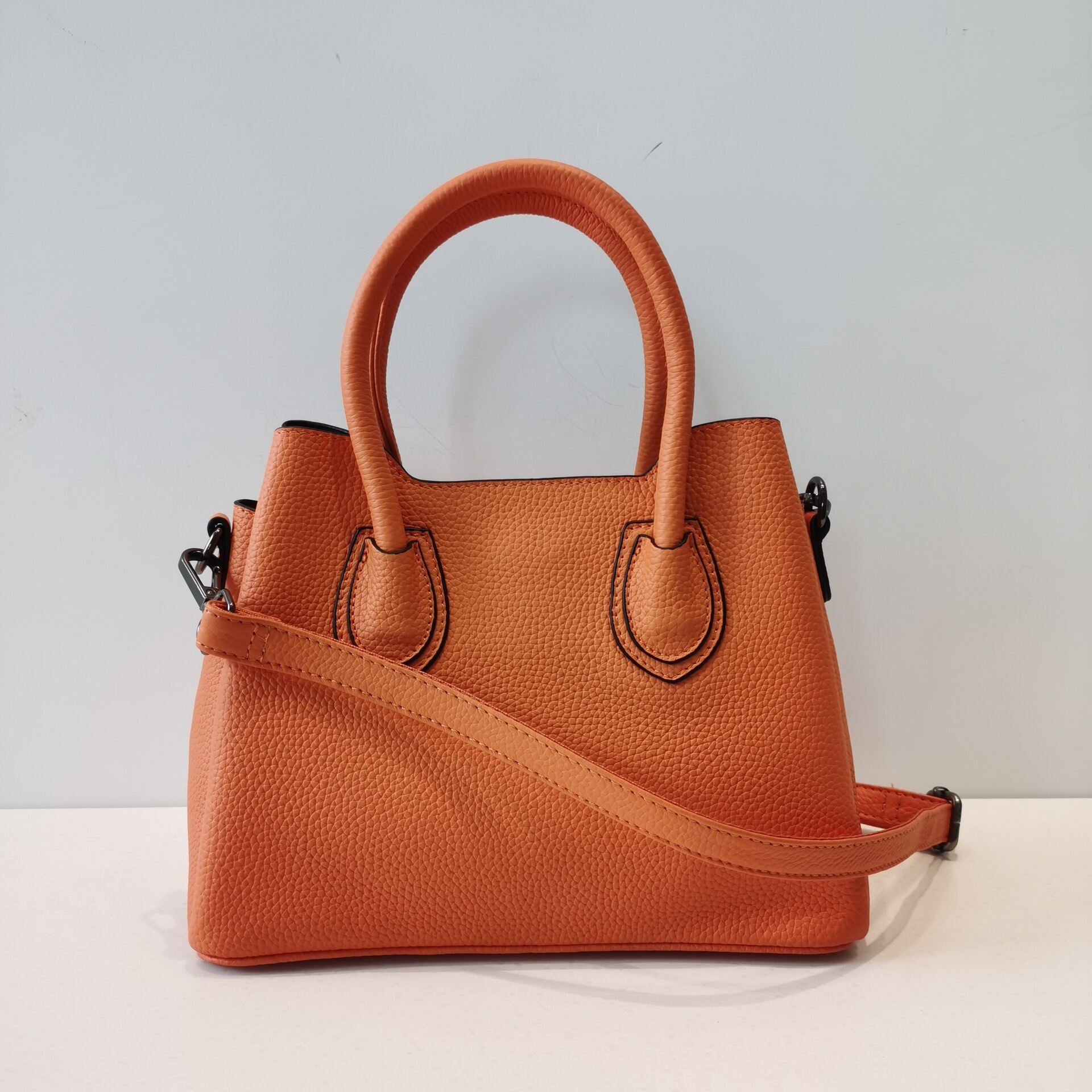 European Station Accessible Luxury Cowhide Bag Women's Fashion Trendy Bucket Bag Large Capacity French Fashion Women's Bag Summer Shoulder Bag