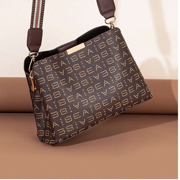 2023 Summer New Korean Style Versitile Fashion Shoulder Bag Women's Bag Casual Large Capacity Commuter Bag Trendy Underarm Bag