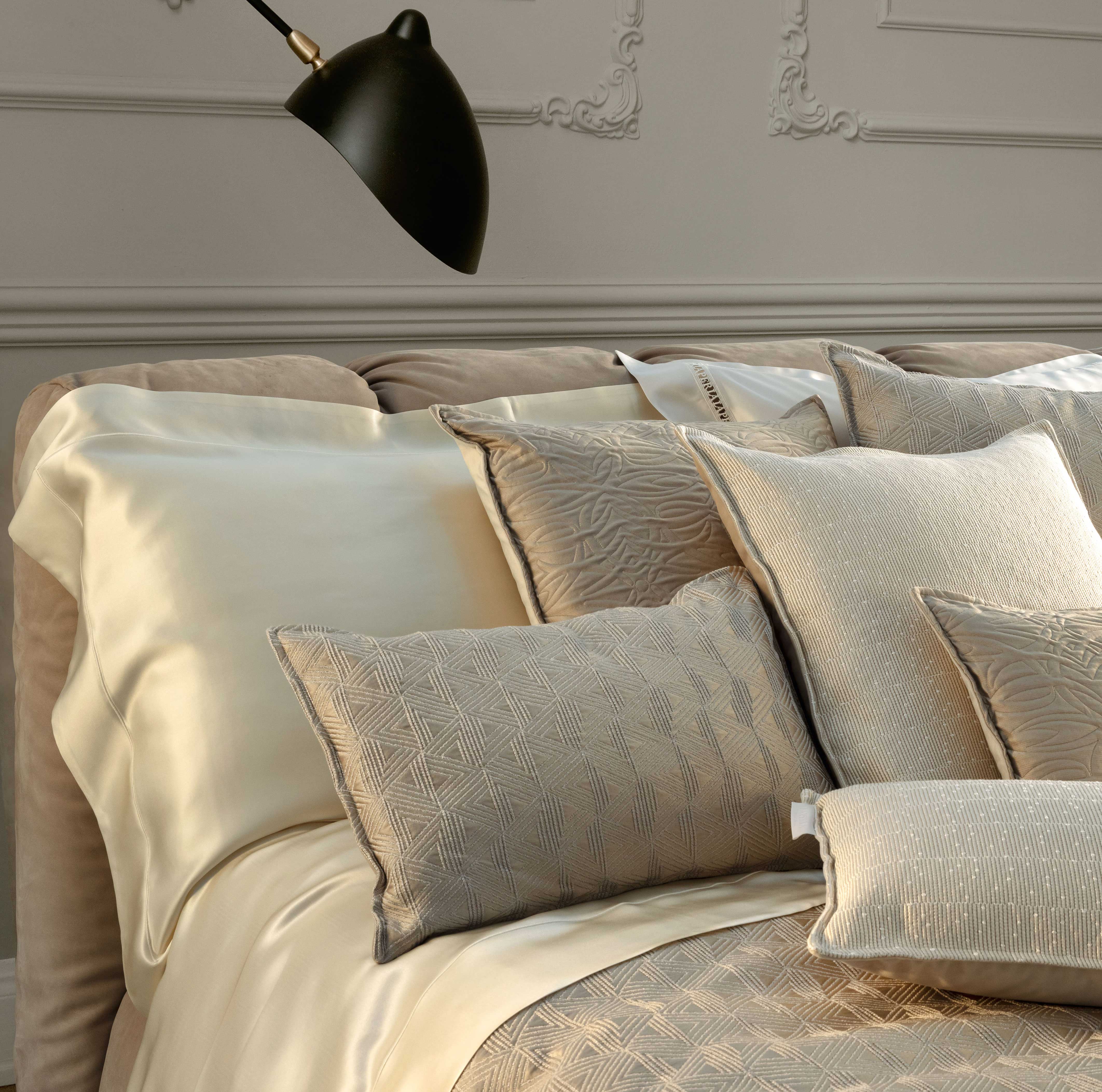La Perla Home Collection - Diamanti Cushion (30 x 50 cm)