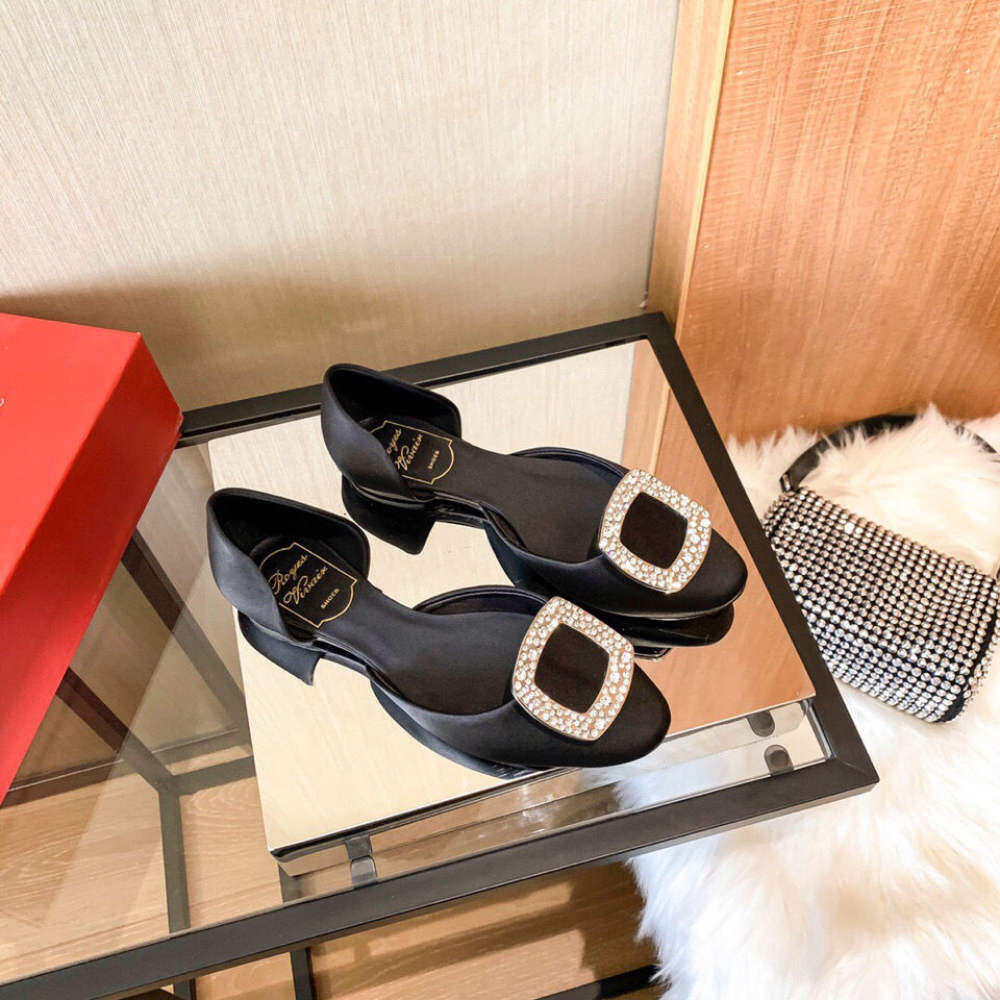 【high quality】original Roger vivierˉ2023 summer new super hot the same stylerv patent leather square buckle rhinestone women's flat hollow round head pumps summer new style women's shoes slippers for 