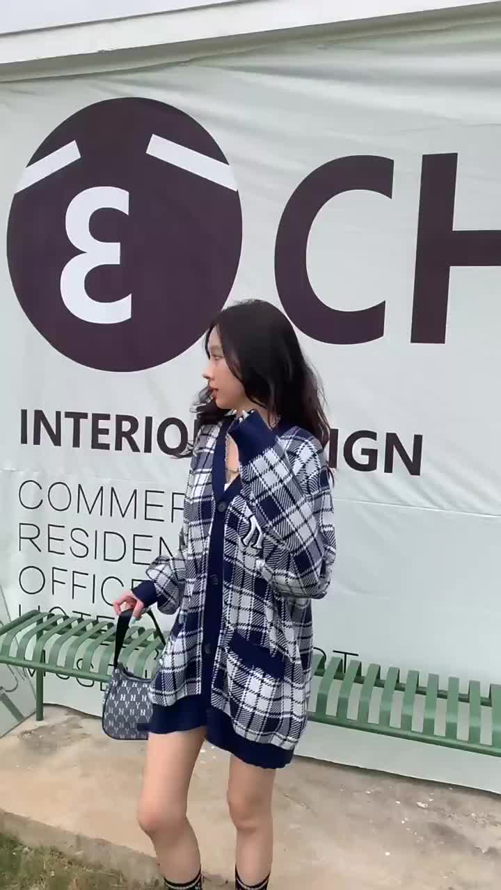 High Version . Han Chao MLB Autumn and Winter Long Sleeves Sweater Vintage Old Plaid Knitted Cardigan V Collar Sweater Women